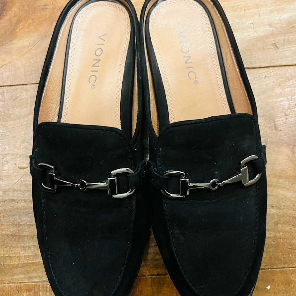 ❤️HOLIDAY SALE Vionic Salie Black Suede Horse bit Shoes,Sz 8,Excellent Pre Owned